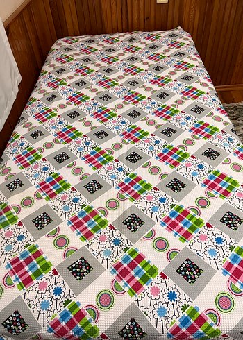 Renkli Kareli Yatak Örtüsü - Görsel 2