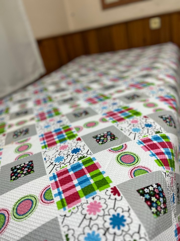 Renkli Kareli Yatak Örtüsü - Görsel 4