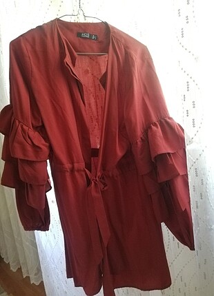 Kolları fırfırlı gömlek tunik