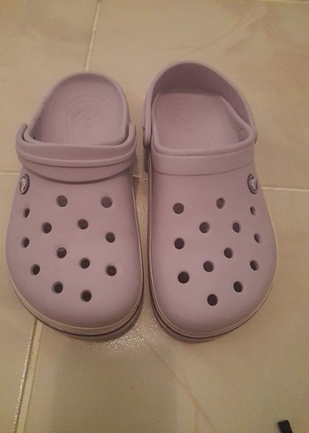 crocs Kızlar için pembe tokalı terlik