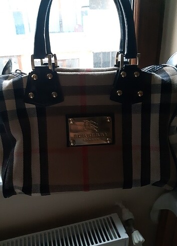 Beden Burberry kol çantasi