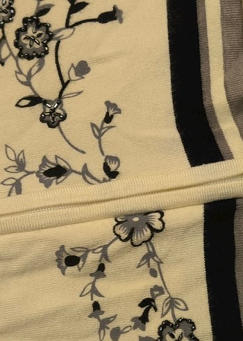 V Yaka,boncuk ve çiçek desenli Fermuarlı Beyaz Kadın Ceket hırka - Görsel 5