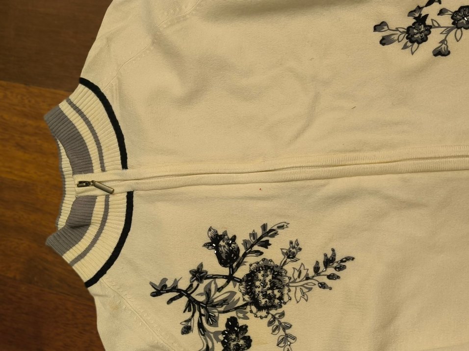 V Yaka,boncuk ve çiçek desenli Fermuarlı Beyaz Kadın Ceket hırka - Görsel 2