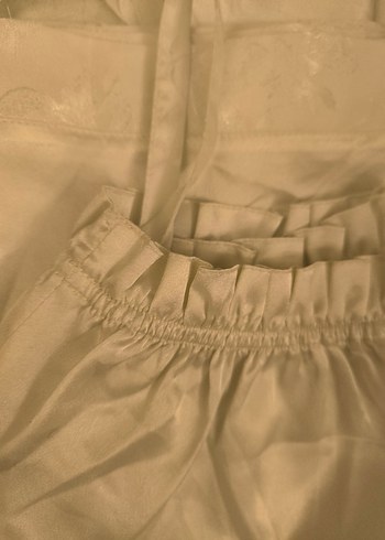 Bej rengi saten pijama takımı - Görsel 4