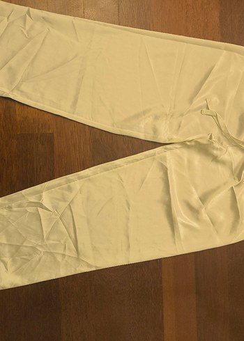 Bej rengi saten pijama takımı - Görsel 5