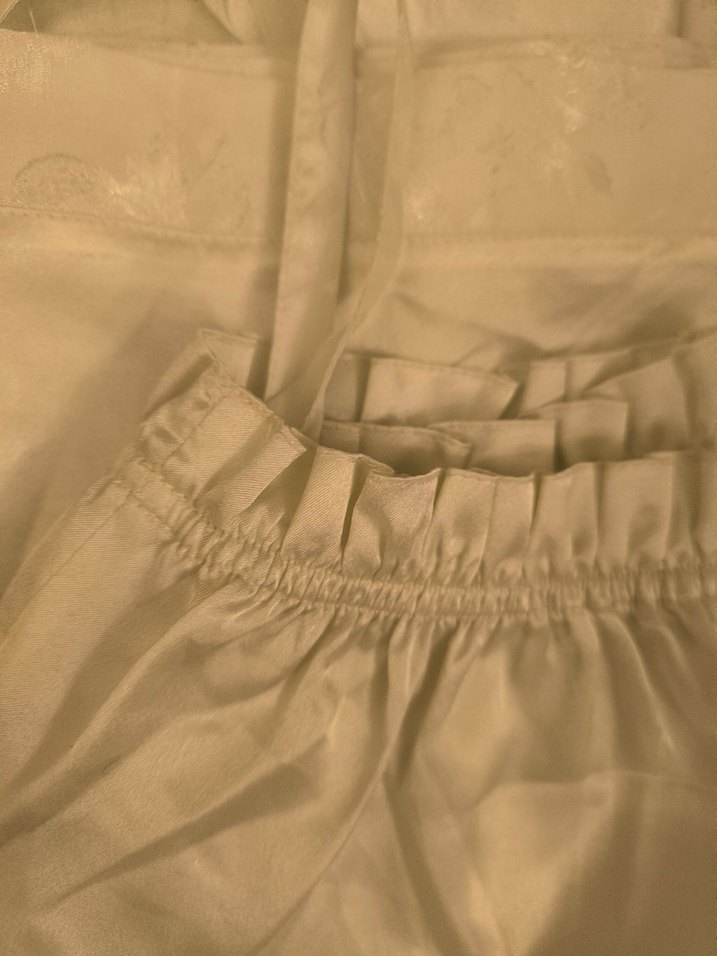 Bej rengi saten pijama takımı - Görsel 4