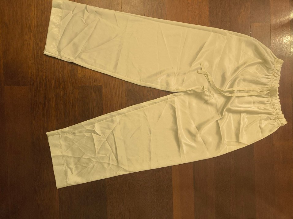 Bej rengi saten pijama takımı - Görsel 5