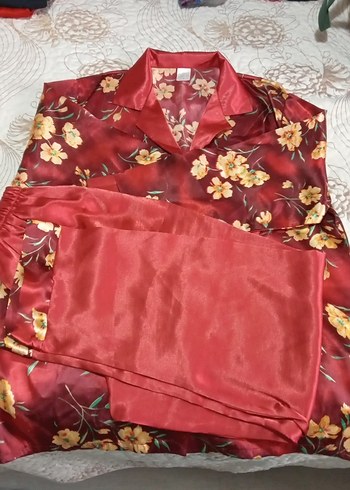 Bordo Çiçek Desenli Kadın Saten Pijama Takımı