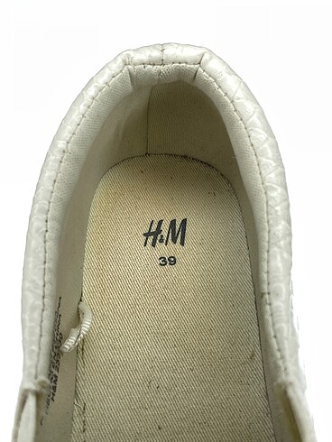 39 Beden beyaz Renk H&M Babet %70 İndirimli.