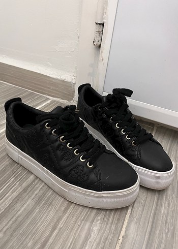Guess sneaker