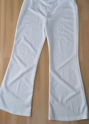 Beyaz İspanyol paça pantolon 