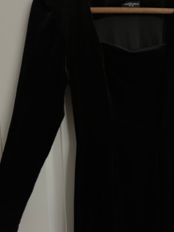 Siyah Kare Yaka Uzun Kollu Mini Kadife  Elbise - Görsel 3