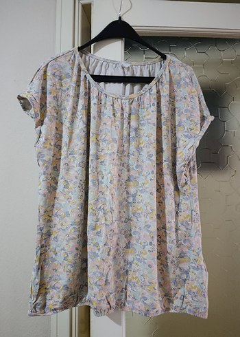 Pastel Renkli Çiçek Desenli tsort - Görsel 2