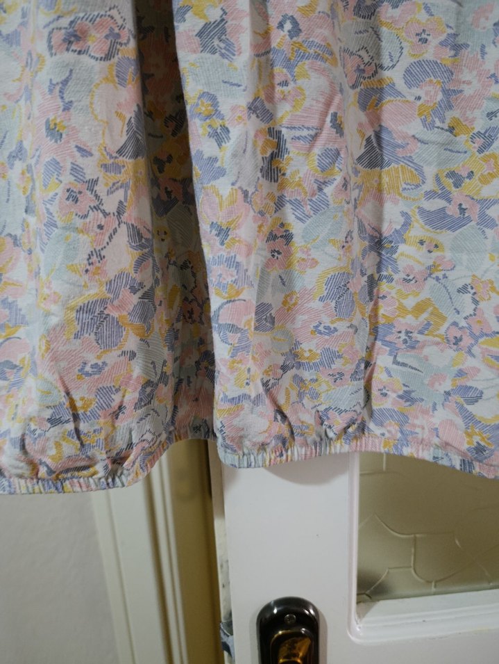 Pastel Renkli Çiçek Desenli tsort - Görsel 3