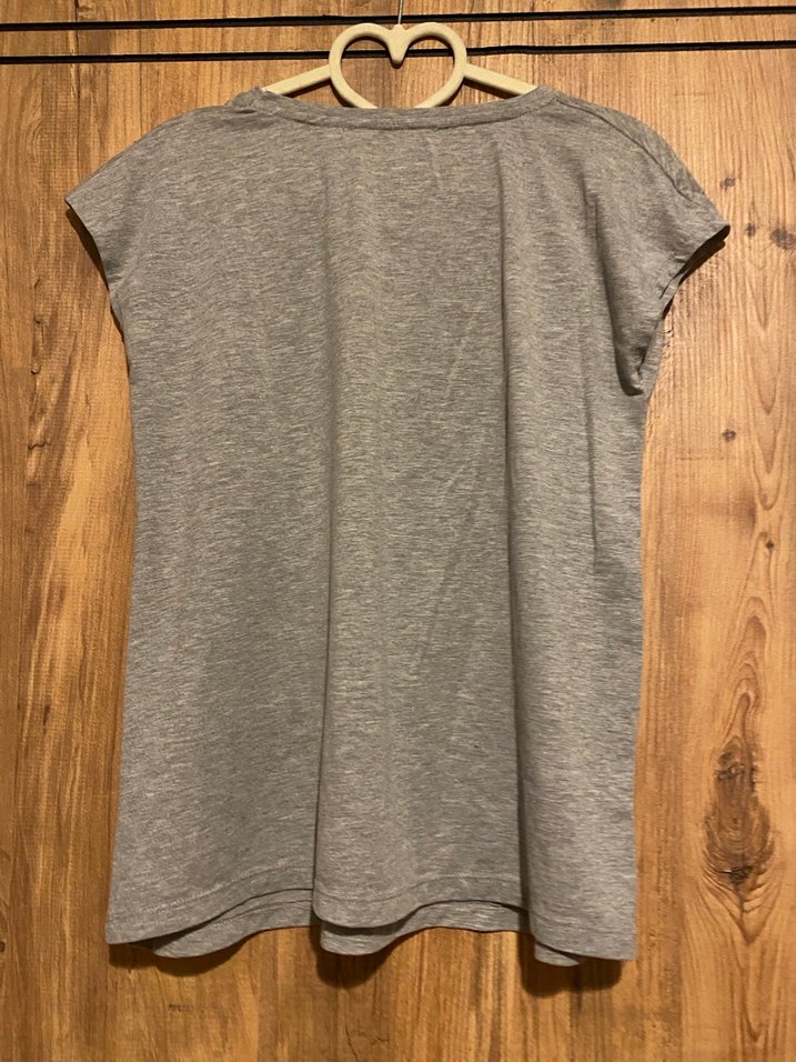 Gri Baskılı Kadın Tişört - Görsel 2