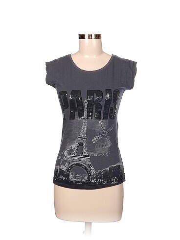 Bershka T-shirt %70 İndirimli.