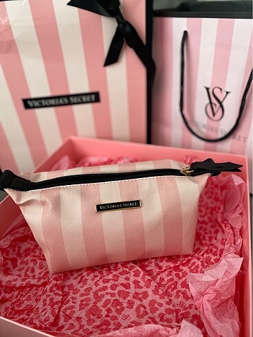 Victoria?s secret makyaj çantası
