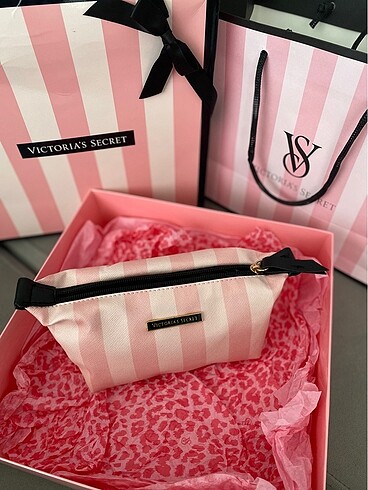 Victoria?s secret makyaj çantası