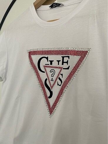 Diğer Guess taşlı t-shirt