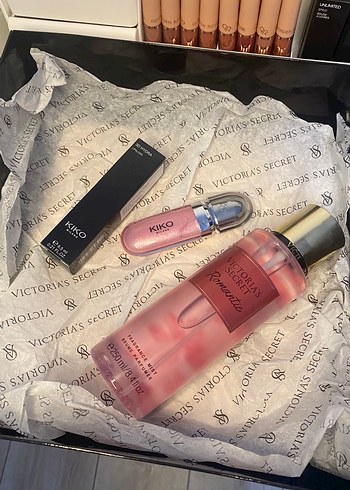 Victoria's Secret Parfüm ve Kiko Parlatıcı Seti