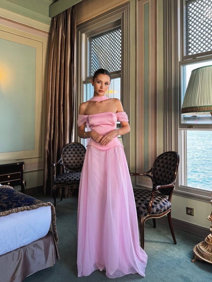 Pudra Rengi Uzun Drapeli Straplez Abiye - Görsel 2