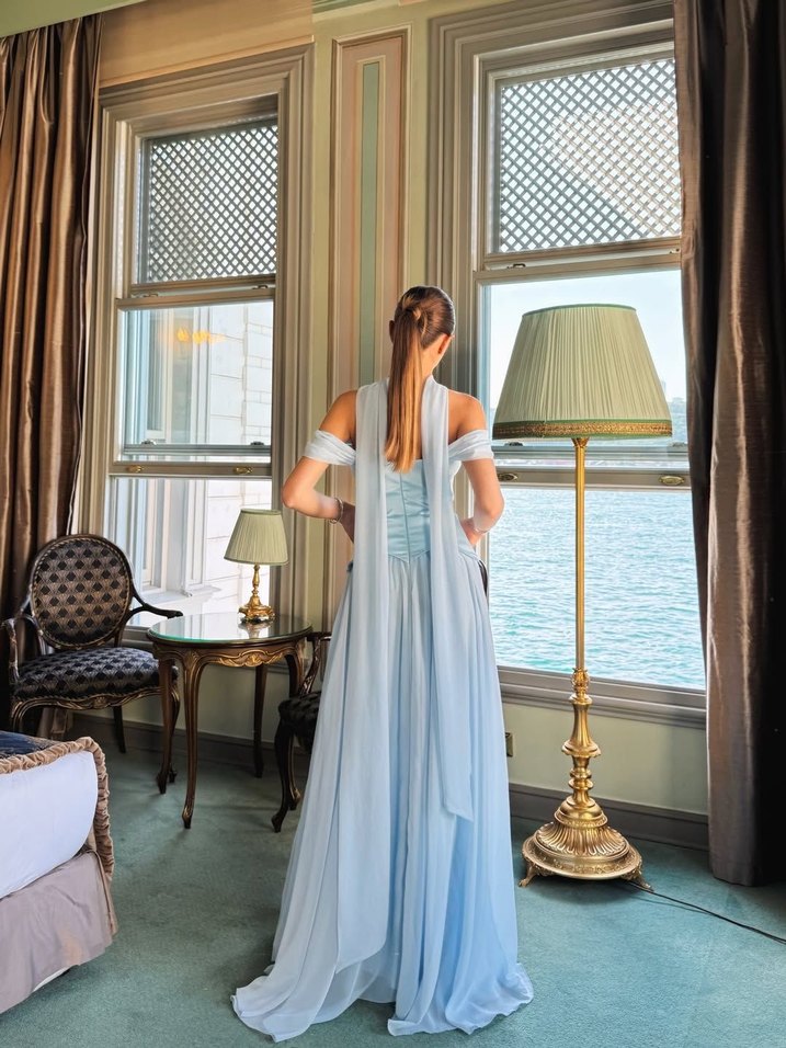 Mavi Uzun Drapeli Straplez Kadın Abiye - Görsel 3