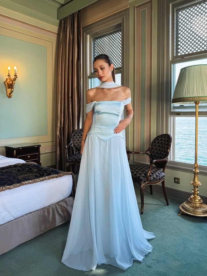 Mavi Uzun Drapeli Straplez Kadın Abiye - Görsel 2