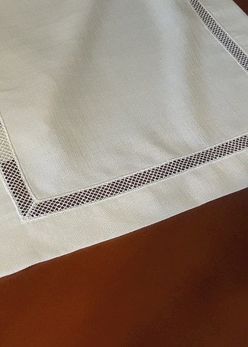 Ekru işlemeli Beyaz Masa Örtüsü - Görsel 5