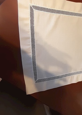 Ekru işlemeli Beyaz Masa Örtüsü - Görsel 4