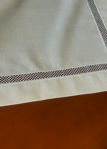 Ekru işlemeli Beyaz Masa Örtüsü - Görsel 6