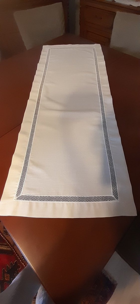 Ekru işlemeli Beyaz Masa Örtüsü - Görsel 2