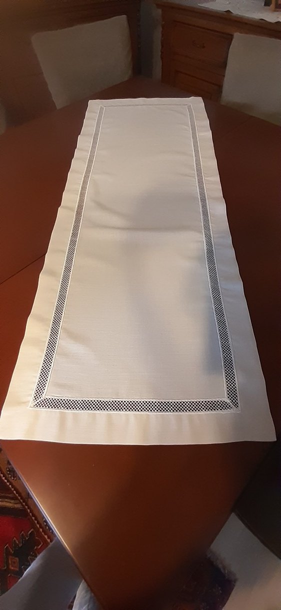 Ekru işlemeli Beyaz Masa Örtüsü - Görsel 3
