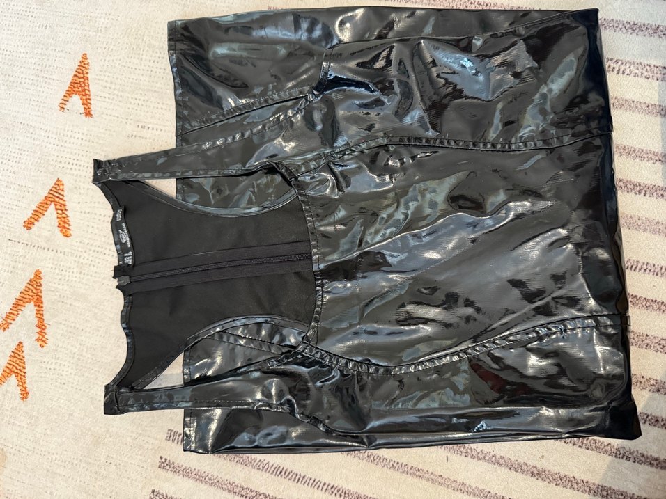 Siyah Parlak Kadın Deri Midi Şort - Görsel 2