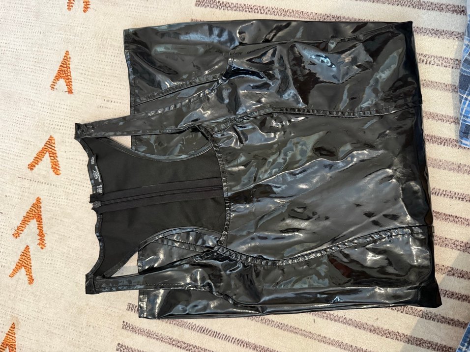 Siyah Parlak Kadın Deri Midi Şort - Görsel 3