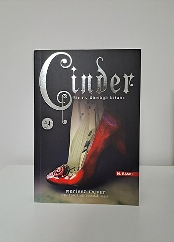 Ay Günlükleri Serisi 3 Kitap - Cinder - Scarlet - Cress