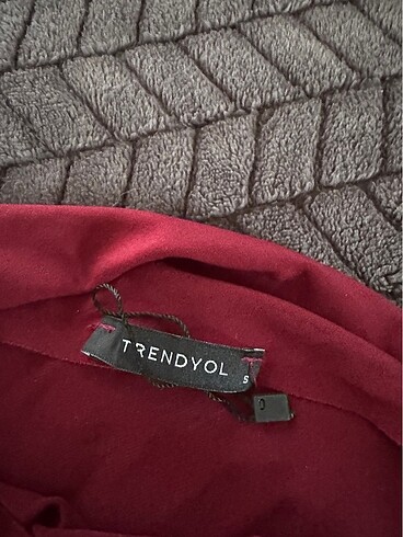 Trendyol & Milla bordo tek kollu bluz