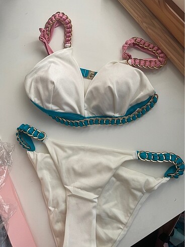 Lily and Rose Muadili Üçgen Beyaz Bikini Takımı