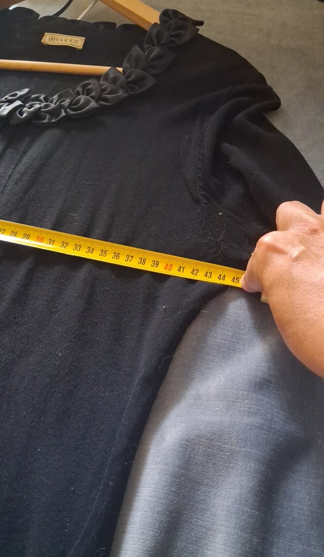 Vakko Siyah Fırfırlı Uzun Kollu Hırka — görsel 6/8