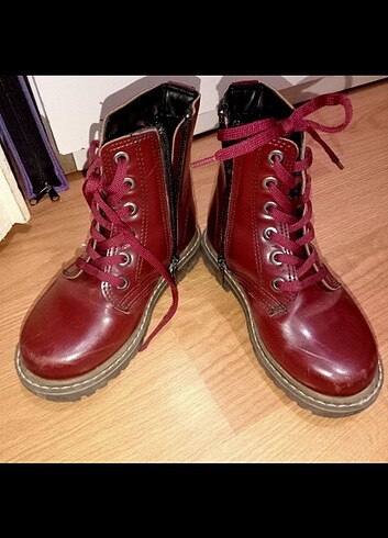 28 Beden bordo Renk 28 numara bot