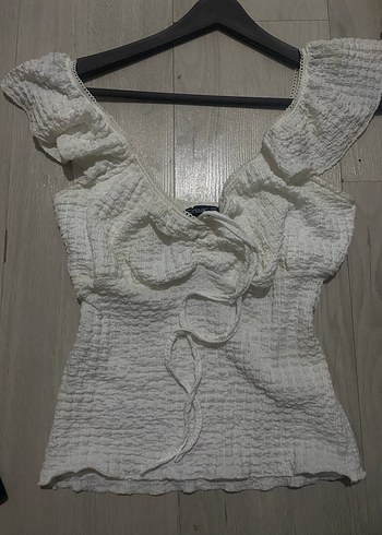 Örgü Detaylı Kısa Kesim V Yaka Kolsuz Bluz