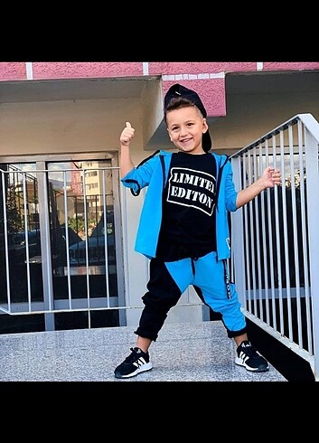 Erkek çocuk üçlü takım .