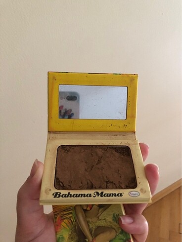 Beden The Balm Bahama Mama Bronzer
