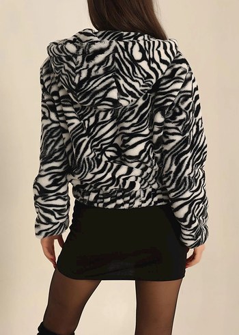 Sokak Stili Zebra Desenli Kısa Kürk Ceket - Görsel 4