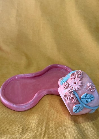 Beden Pembe Çiçek Desenli Seramik Fincan ve Tabak