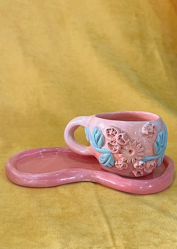 Pembe Çiçek Desenli Seramik Fincan ve Tabak