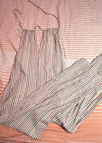 26 Beden Pull and bear sırtı açık tulum