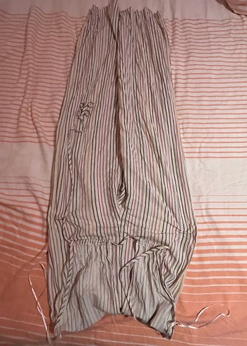 26 Beden pembe Renk Pull and bear sırtı açık tulum
