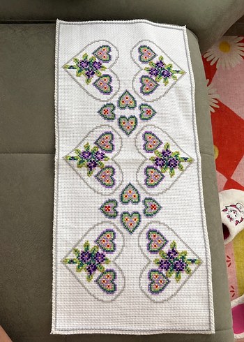 Kalp ve Çiçek Desenli Nakışlı Runner