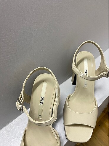 Zara ZARA TOPUKLU
