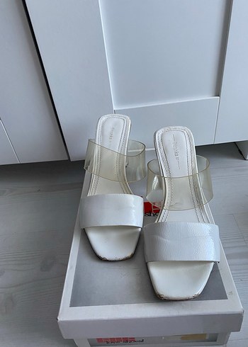 Şeffaf Bantlı Beyaz Topuklu Terlik